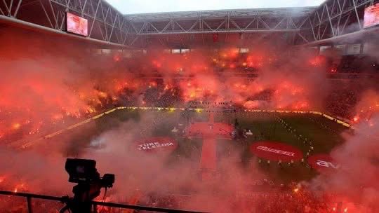 Awaydays23's tweet photo. ON THIS DAY 2012: Galatasaray celebrate winning the League https://t.co/7qFTg1jdu6