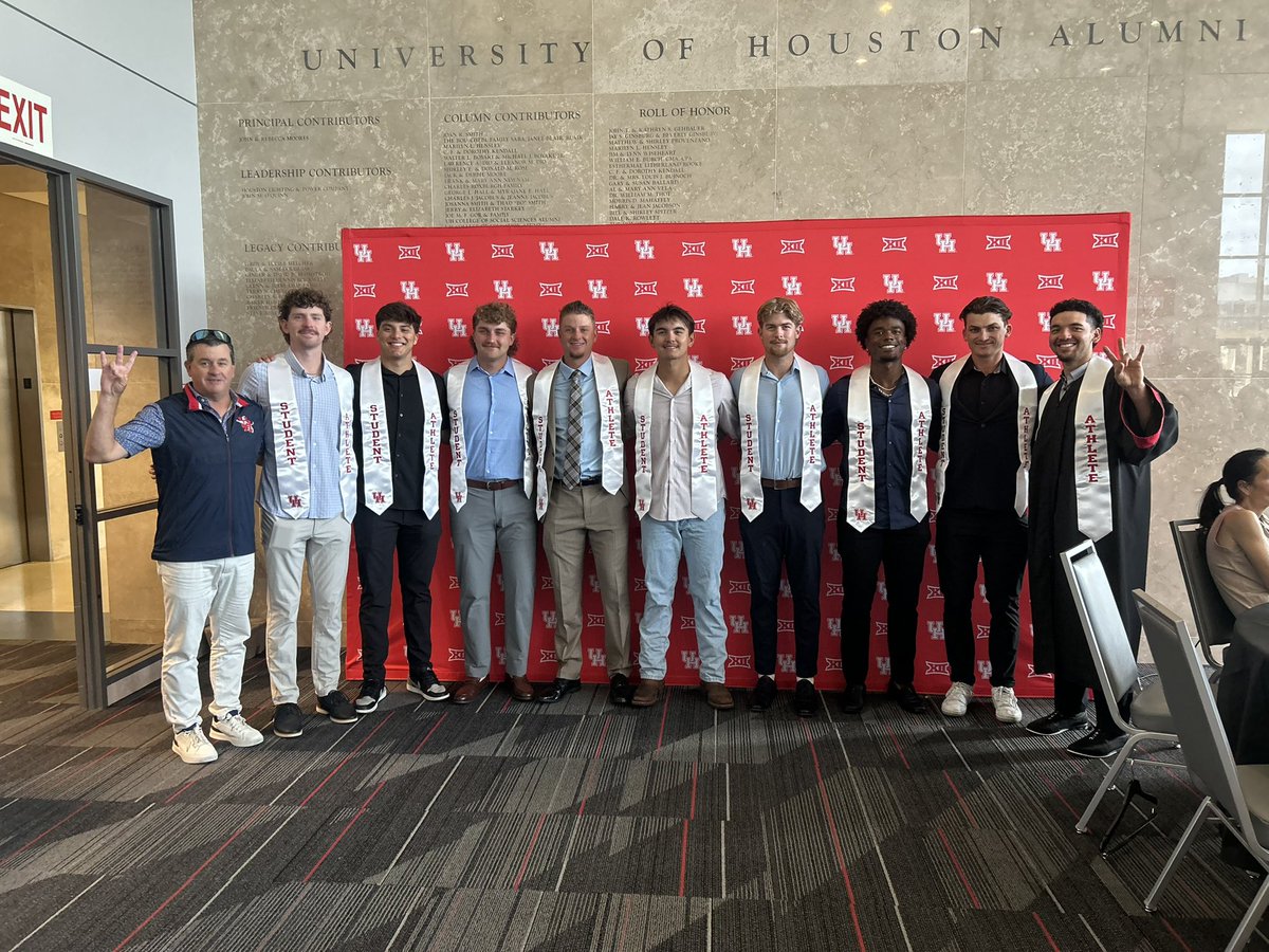 toddwhitting's tweet photo. Congrats to these 9 new UH Graduates! Go Coogs! @UHCougarBB https://t.co/Dx0mDNl1X6