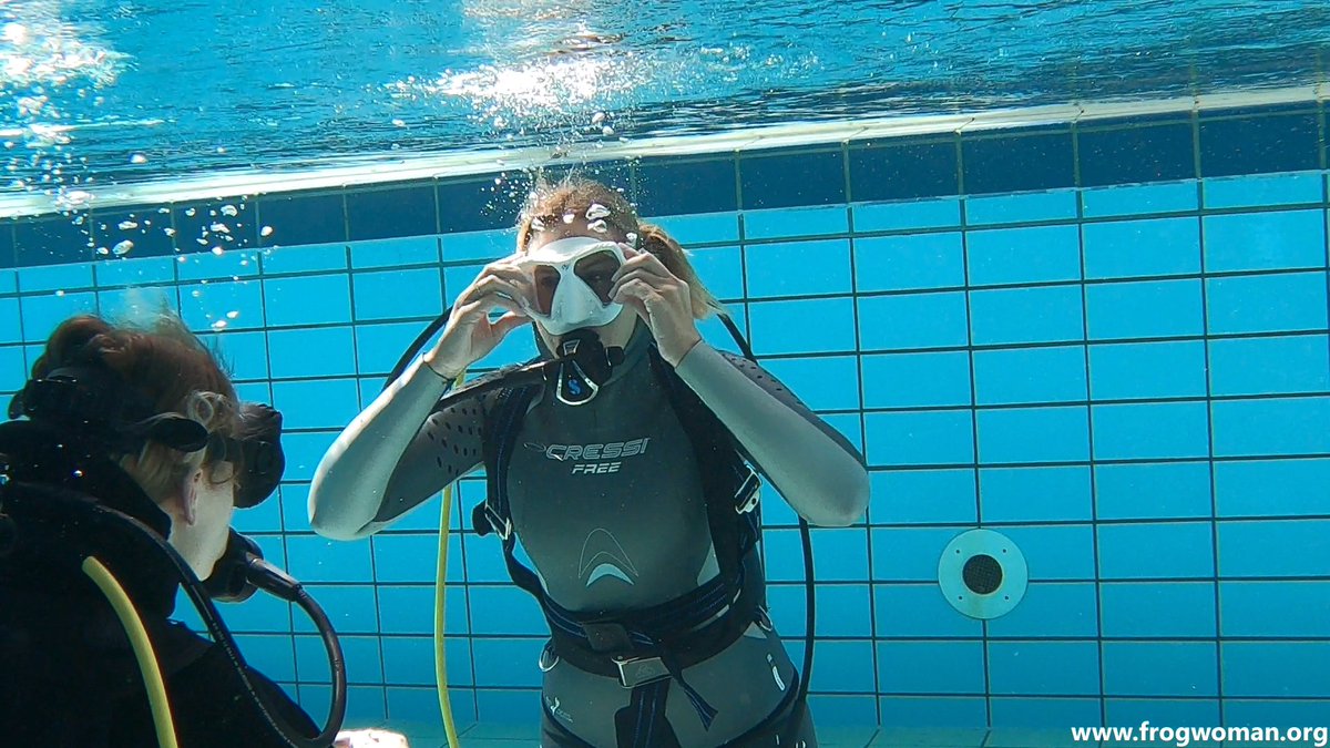 FrogwomanOrg's tweet photo. In this video, Nicole and Jennifer are learning the basic scuba skills that are necessary to become frogwomen!
https://t.co/KEBY3wTEdT
#scuba #diving #scubadiving #frogwoman #underwater #airhose #smoothskin #neoprene #rubber #wetsuit #unterwasser #learningscuba #buddybreathing https://t.co/yPk3dpG4IL