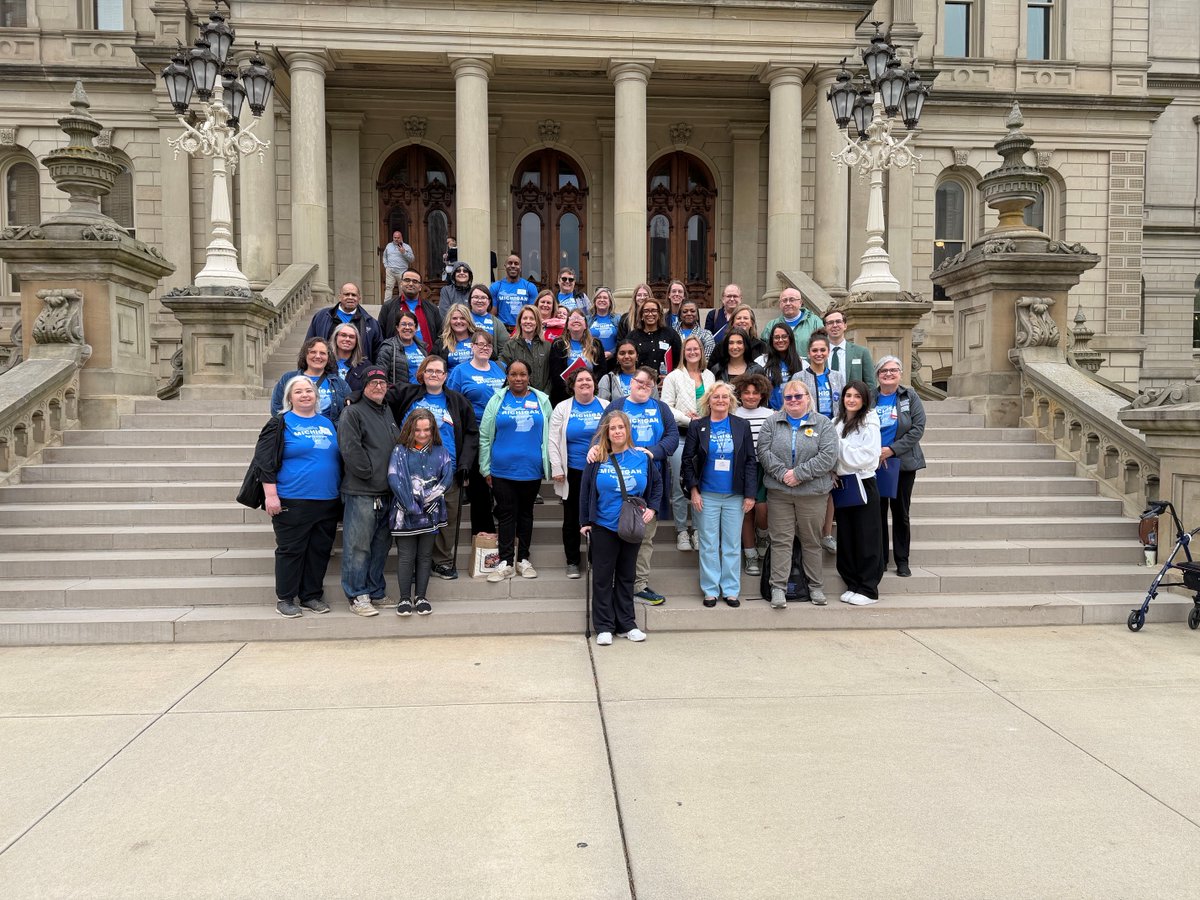 ACSCANMichigan's tweet photo. Today, cancer patients, survivors &amp; caregivers from across the state traveled to the Capitol to meet w/elected officials during Cancer Action Day. They told #MIleg that MI can &amp; must do better to reduce the toll of tobacco &amp; improve access to cancer care. https://t.co/hrGMVHTiPx https://t.co/jMvCi9p2lI