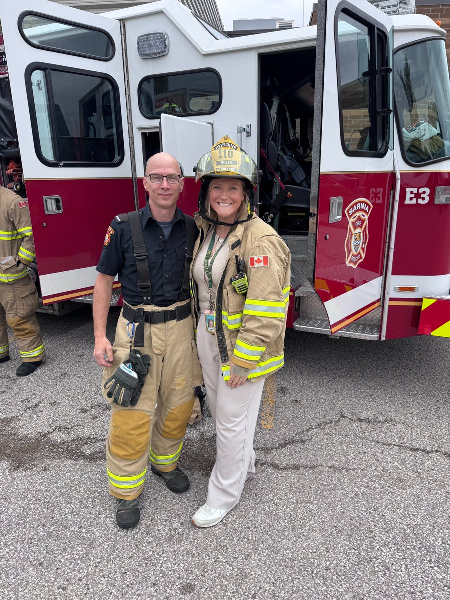 SarniaFire's tweet photo. Today, @SarniaFire  firefighters joined @SarniaPolice, @CoastGuardCAN, @CanadianArmy and other community partners at the Career Discovery Expo hosted at @CCFSarnia, the Sarnia-Lambton Francophone Community Centre. https://t.co/NyiaMI7N5m