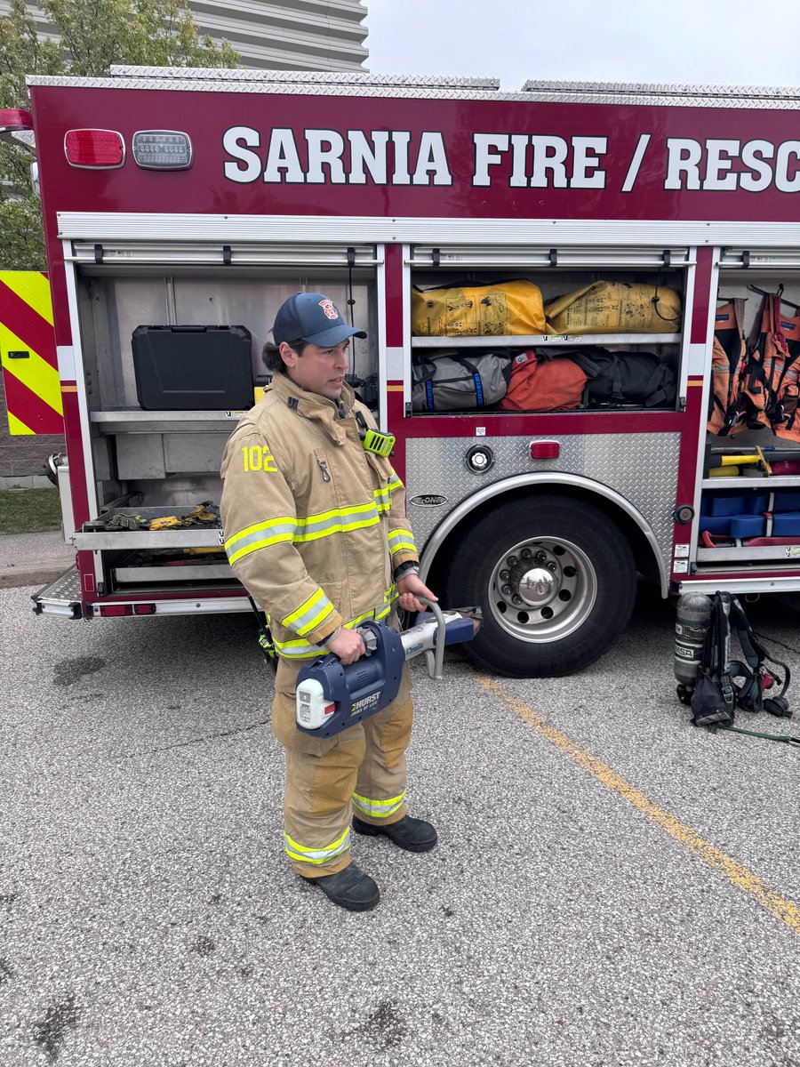 SarniaFire's tweet photo. Today, @SarniaFire  firefighters joined @SarniaPolice, @CoastGuardCAN, @CanadianArmy and other community partners at the Career Discovery Expo hosted at @CCFSarnia, the Sarnia-Lambton Francophone Community Centre. https://t.co/NyiaMI7N5m