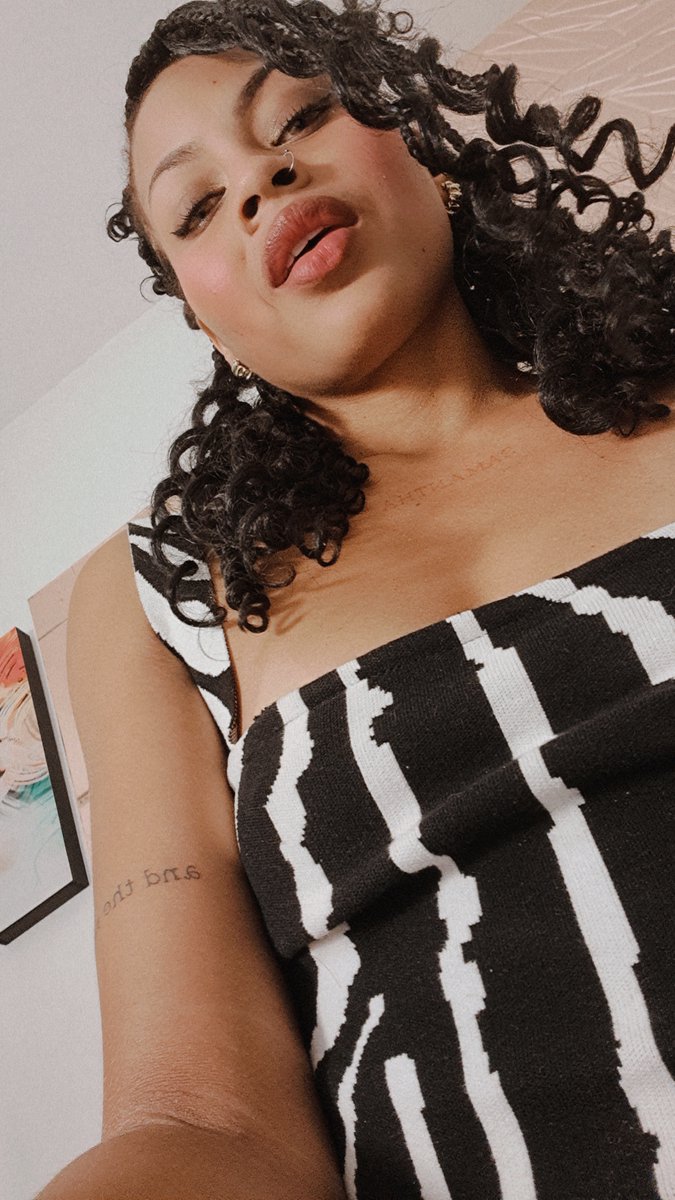 Rebecablackx's tweet photo. Say hi to me https://t.co/e78u7O0mku I'm live now @CamsodaLife I’ve left a surprise for you in my gallery. Go find it and I’ll reward you. https://t.co/6ZDIFnMHyx