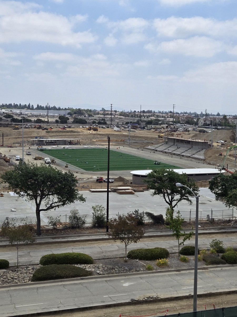 CoachSweeneyCMS's tweet photo. Now that is a football stadium!  #d3fb @CMSStagsFB https://t.co/RCcfuotdDZ