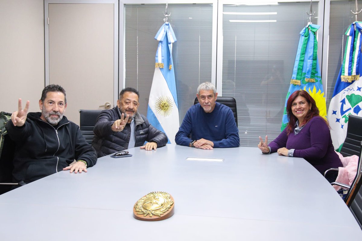 Luis_Delia's tweet photo. Con @GastonAlberdi y 
y Roxana Arrellano visitamos a @jorgeferraresi y le manifestamos la voluntad de la FTV-MILES de verlo candidato a Gobernador de Buenos Aires https://t.co/s7suaM1ZXG