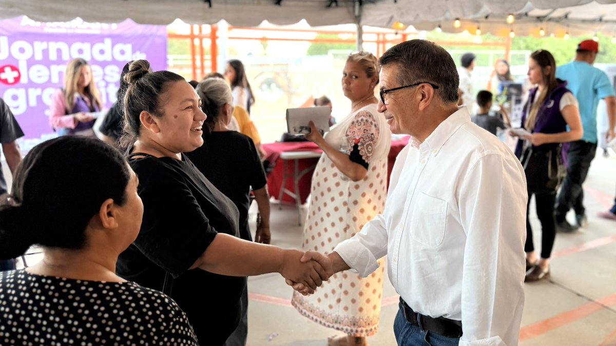BarrazaAlmazan's tweet photo. Acompañamos a las y los vecinos de la colonia Lomas de Linda Vista en la Feria de Servicios Sonora Atiende, donde se prestan diferentes servicios cerca de sus casas.

.
.
.
#NorbertoBarraza #SonoraAtiende #FeriadeServicios #hermosillo https://t.co/RFFiFoKqR1