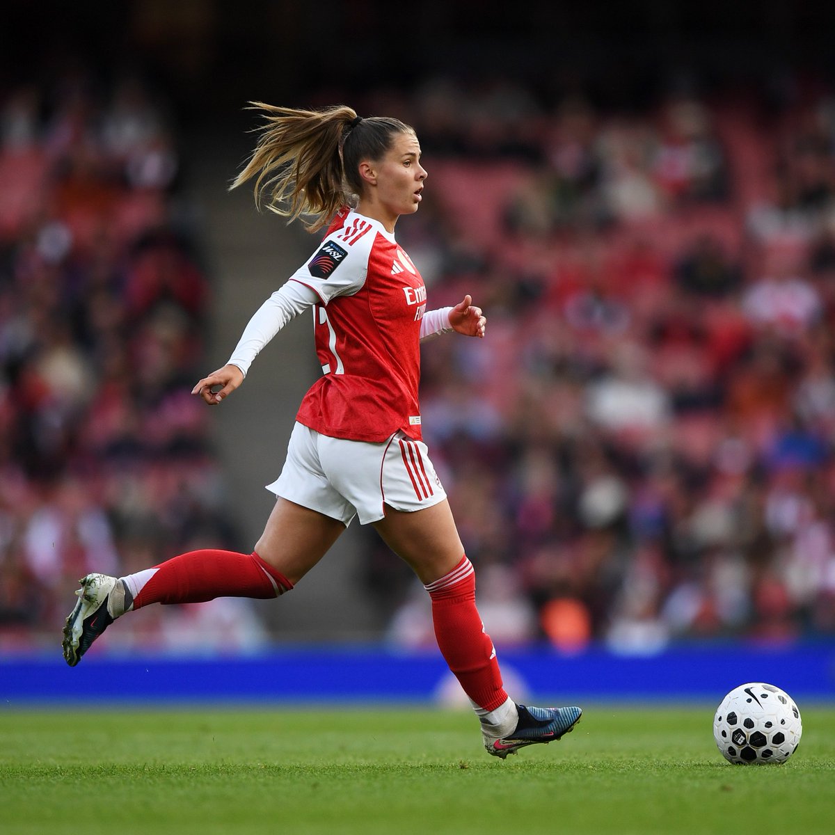 Arsenal O2 Girl 🏁 Back underway in N5 for the second half... Let’s continue to push ...