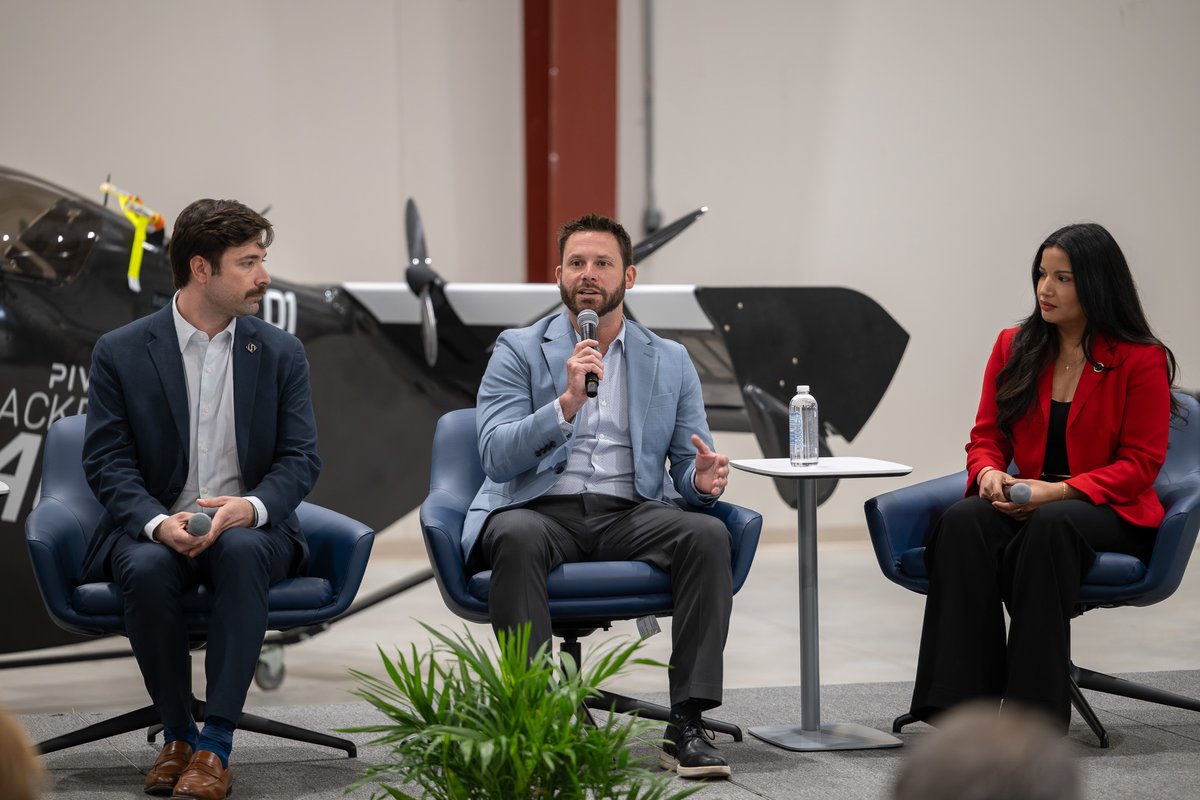 skygridai's tweet photo. It was a privilege to share our perspectives on airspace integration at the @eVTOLInsights North America Conference alongside experts from @NASA and @ANRATech, and to discuss certification and regulation in the Advanced Air Mobility space.

#SkyGrid #eVTOLInsights #AAM https://t.co/bVb4oGL8lY