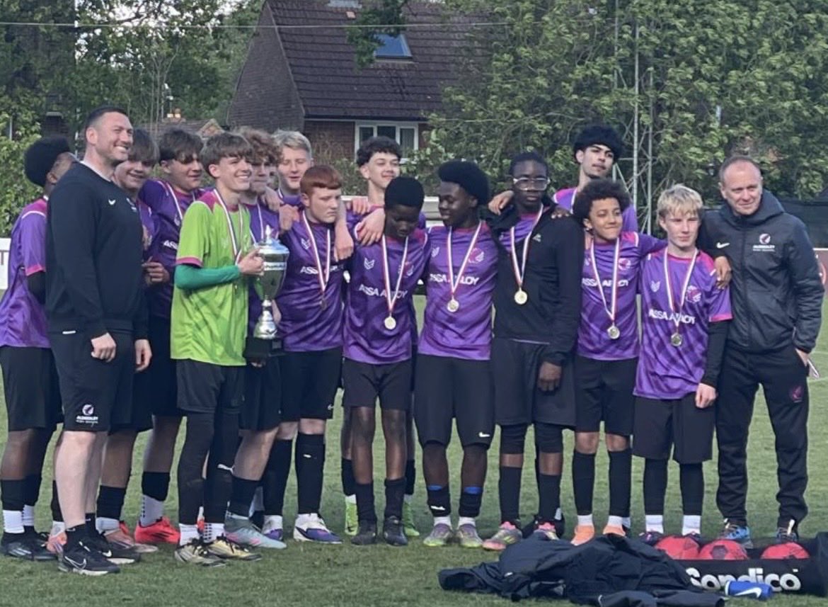 AldersleySport's tweet photo. Year 10 Football Champions 🏆

The City Cup Is coming back to @AldersleyHighSc 🔥

In a hard fought battle against Heath Park a Worldie free kick from Jack 🚀 &amp; a towering header from Tyler 🙌🏻  gave us a 2-0 victory 

#AldersleySport #APE #AlwaysPursuingExcellence https://t.co/SJj5sf5uRu