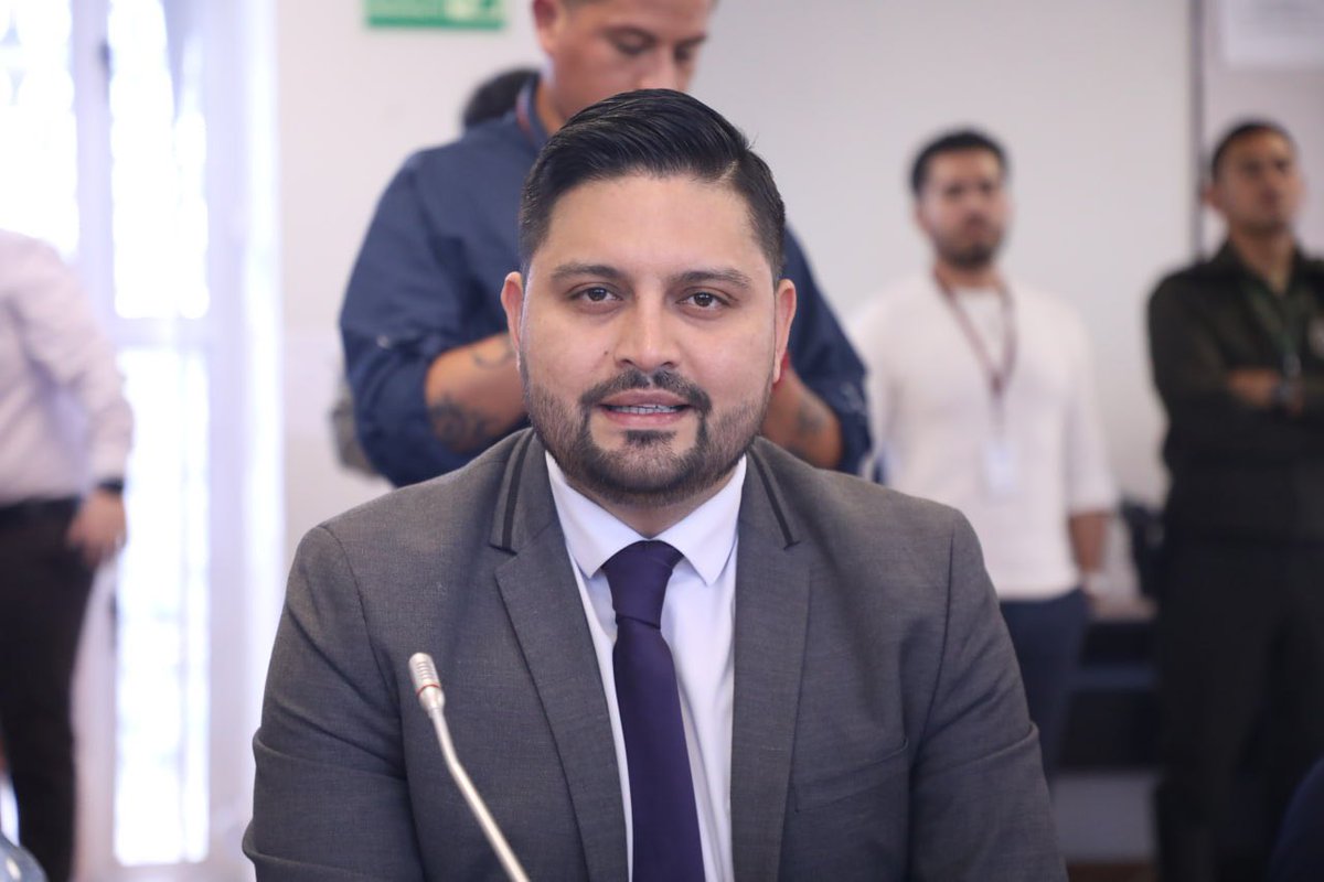 AsambleaEcuador's tweet photo. @RegimenEconomAN @SteveVillacres @SuperintEC @superbancosEC El asambleísta @SteveVillacres expone sobre el proyecto de #ReformaCOMYF. 

Aporta con respecto a: 
👉🏻Mercado de valores 
👉🏻Claridad en tipos de mercados 
👉🏻Mayor competencia con regulación y control 
👉🏻Fortalecimiento de depósitos 
👉🏻Liquidez y crédito https://t.co/OhbKx2ZEZv