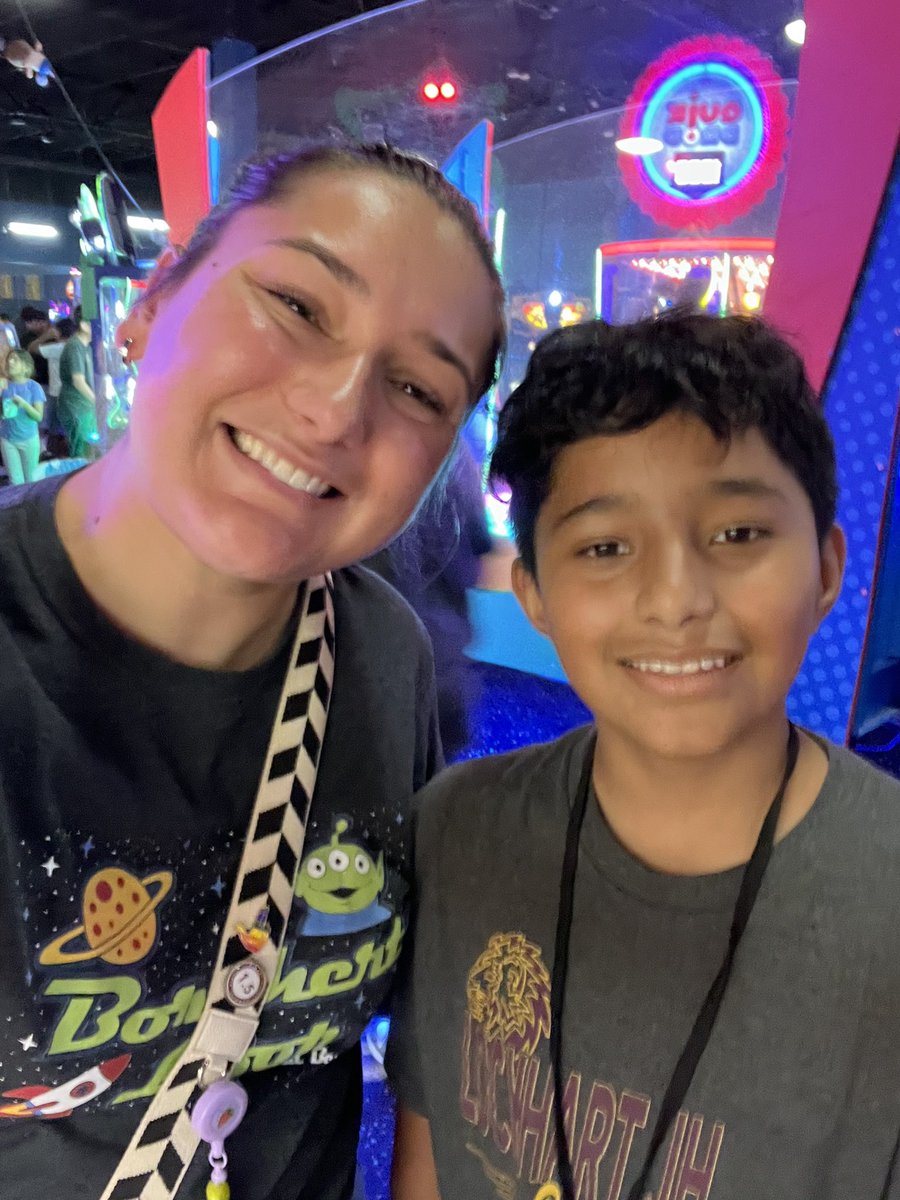 MsCastillo123's tweet photo. I loved getting to see some of my former PCE students today♥️😊 https://t.co/dSXXs8IwGl