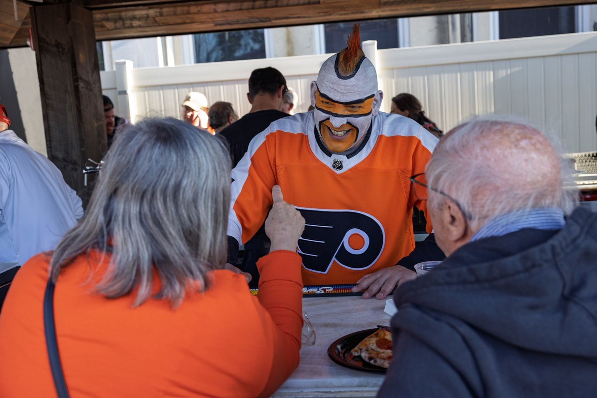 Ed Snider Youth Hockey & Education tweet media