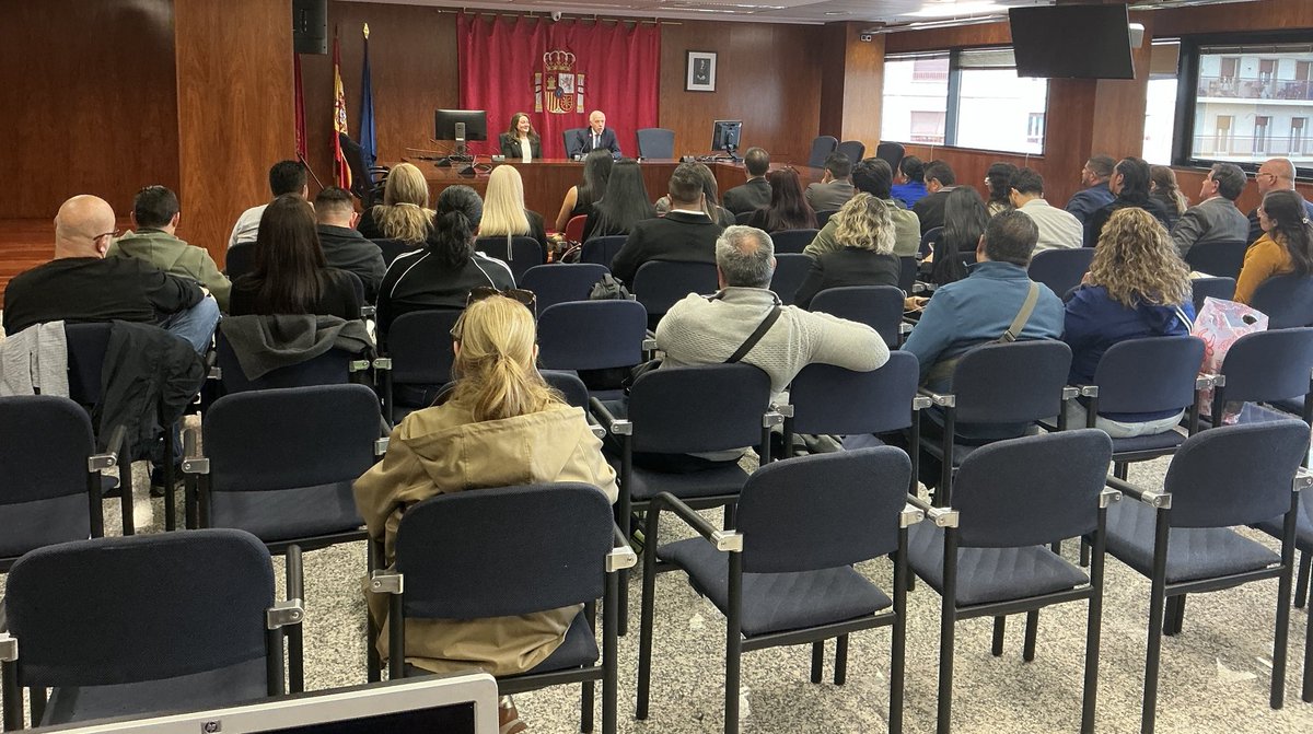 tsjn's tweet photo. ⚖️Miembros de la Red Interdisciplinaria Iberoamericana de Investigadores sociojurídicos (RII/INS) han visitado hoy el Palacio de Justicia de Pamplona, donde han sido recibidos por el presidente del TSJN, Julián Huarte, y la magistrada Alicia Chicharro https://t.co/FME3Qmoeai