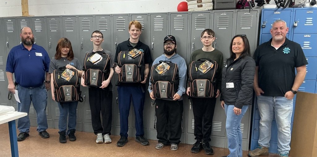 CPACTC's tweet photo. Chad Lebo of GES Technologies visited our AET program today to present the Level 3 AET students with gifts (Klein Construction Backpacks) for their hard work over the last three years.  #opportunitiesunlimited #cteeducaiton #seniorgifts #seniorawards https://t.co/1jeAZ374P1
