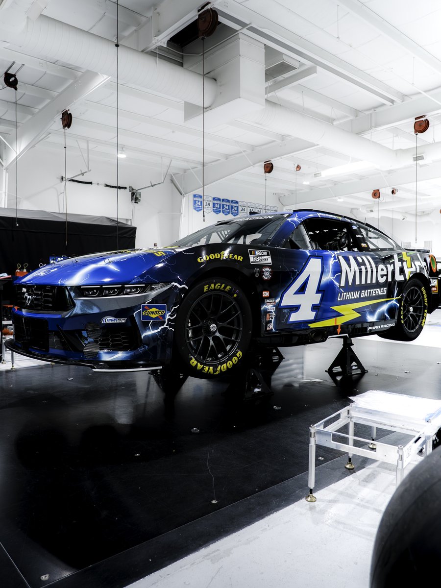 Front Row Motorsports tweet media