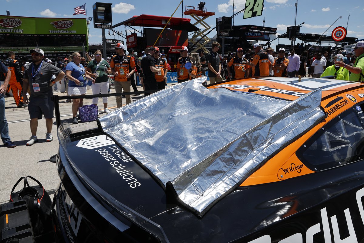 FastenalCompany's tweet photo. Beating the Texas heat takes more than speed. Body Guard by Fastenal helped keep the No. 6 RFK Racing team cool when it mattered most. And our partners appreciate that performance!🏁📷 #EngineeredForSafety #NASCAR #BodyGuardbyFastenal https://t.co/Ds6kZO6NYX
