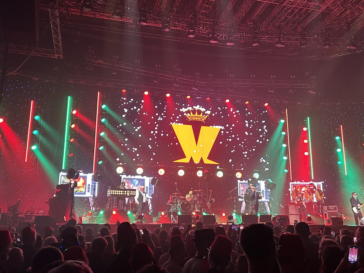 leonbolt's tweet photo. @TheExtremeMusi1 Madness last December in Birmingham https://t.co/6SEjpahawQ