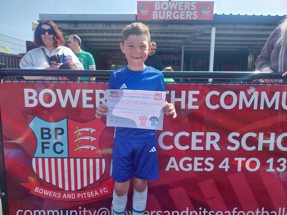 BandPCommunity's tweet photo. ⚽🔴 Another Brilliant Weekend of Community Football! ⚪⚽

Fantastic effort from everyone who attended our sessions this week.

Well done to our certificate winners and all players involved 👏

See you all on Saturday!

#bowersinthecommunity #basildon #footballdevelopment https://t.co/CfFu9JrvHK