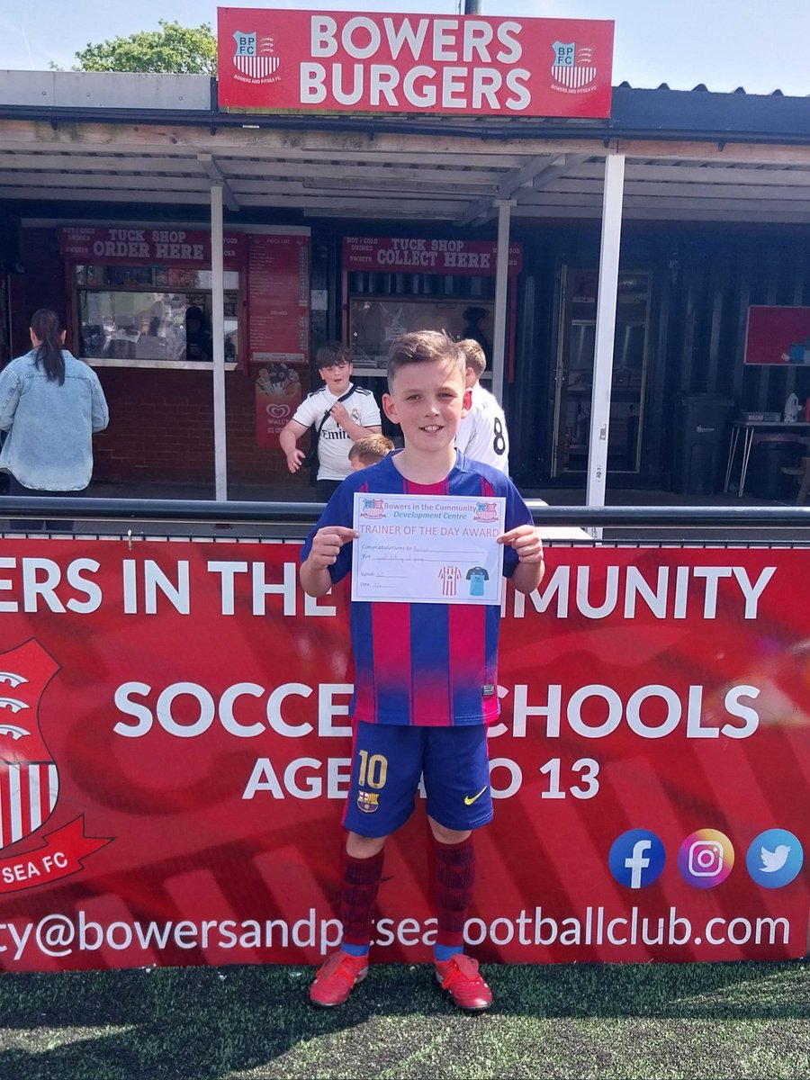 BandPCommunity's tweet photo. ⚽🔴 Another Brilliant Weekend of Community Football! ⚪⚽

Fantastic effort from everyone who attended our sessions this week.

Well done to our certificate winners and all players involved 👏

See you all on Saturday!

#bowersinthecommunity #basildon #footballdevelopment https://t.co/CfFu9JrvHK