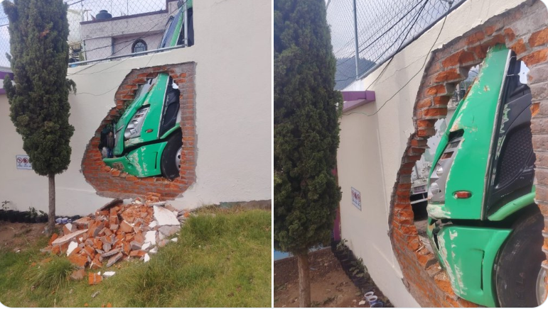 ContrerenseOrg's tweet photo. #ÚltimaHora Camión de la ruta 66 se impact@ contra la barda perimetral del Preescolar Tierra Unida en Magdalena Contreras. 

Evite la zona. 
No se reportan personas lesionad@s.

Fuente: Alcaldía

#MagdalenaContreras
#Contreras https://t.co/OM4LXmmaLk