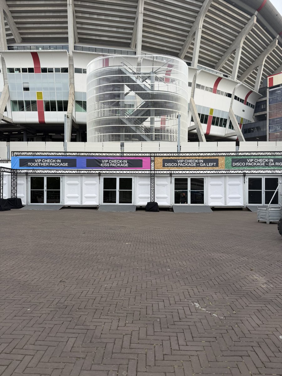 HS_News_2's tweet photo. Harry - Together, Together Tour

VIP entrances at the Johan Cruijff ArenA in Amsterdam https://t.co/v1cPo0qPGR