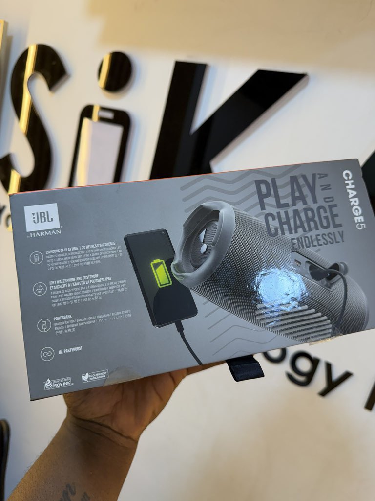 kofisikaa's tweet photo. Brand New JBL Charge 5 wireless Bluetooth Speaker
Gh¢1,799.99
Dm/WhatsApp/iMessage/Call 0504988015 / 0547779861 https://t.co/WDUjDtBFNI