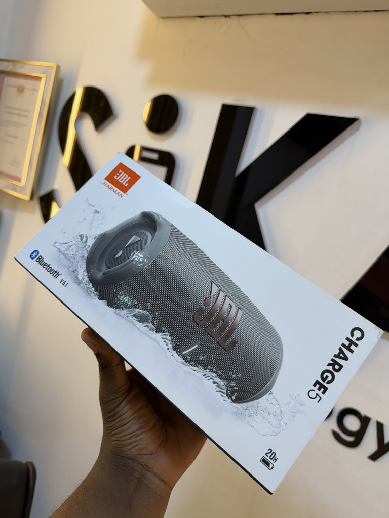 kofisikaa's tweet photo. Brand New JBL Charge 5 wireless Bluetooth Speaker
Gh¢1,799.99
Dm/WhatsApp/iMessage/Call 0504988015 / 0547779861 https://t.co/WDUjDtBFNI