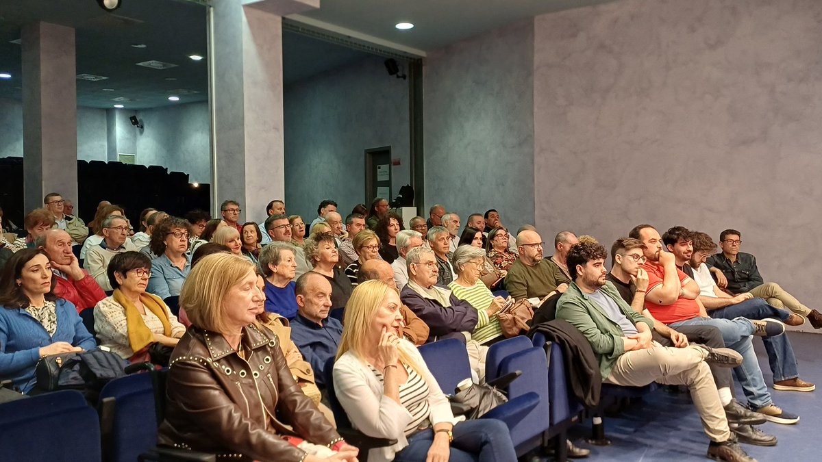 aragonpsoe's tweet photo. #CasaDelPuebloAbierta
Hoy hemos hablado de regularización y política migratoria y municipalismo frente a una prioridad social. Hemos contando con la presencia en este debate de Scarleth Castillo, activista por los derechos de las personas migrantes; del delegado del Gobierno de España en Aragón, @fbelblazquez; y el diputado socialista en las Cortes de Aragón, @JJPastorP.
Muchas gracias a todas y todos por venir ✊