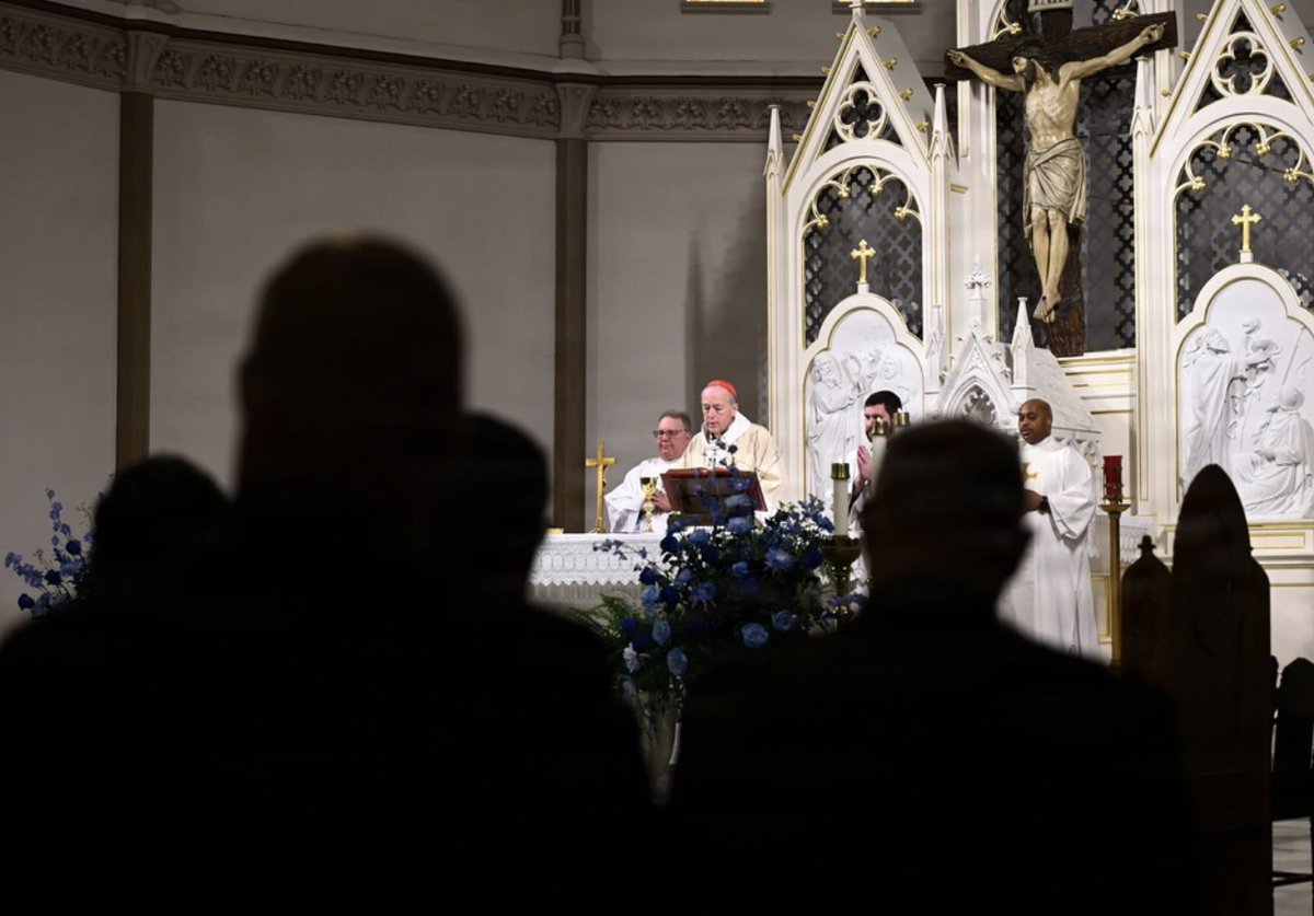 Strengthening the spiritual resilience of those on the front lines!

BG Leland D. Blanchard II, Commanding General of the DCNG, joined senior officials for Blue Mass in DC. The service prays for the protection of those serving and remembers those who died in the line of duty.🚔 https://t.co/0Vp15gbDeB