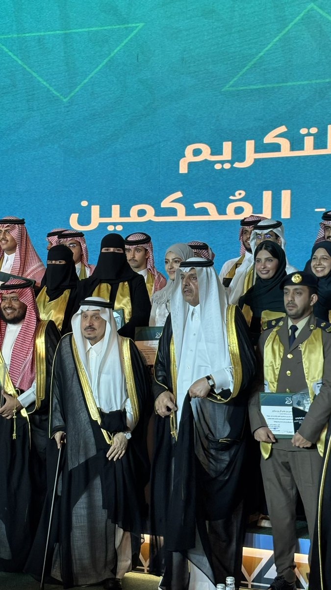 Nataleen702's tweet photo. الحمدلله حمداً يليق بجلال وجهه وعظيم سلطانه،
تشرفتُ بحصولي على #جائزة_الأمير_فيصل_بن_بندر_للتميز_والإبداع فئة الطلاب الجامعي، وأسأل الله أن يجعلها بداية خيرٍ وعطاءٍ ممتد في خدمة ديني ووطني، في ظل دعم قيادته الرشيدة لأبنائه.

هذا الإنجاز ثمرة فضل الله أولاً ، ثم دعم والديّ الكرام، فلهما مني خالص الشكر والامتنان.

وأؤمن أن التميز الأكاديمي مسؤولية ومسار لصناعة الأثر وخدمة المجتمع.

أسأل الله التوفيق والسداد، وأن يجعل ما مضى وما هو آتٍ أثراً طيباً وعملاً متقبلاً مباركاً.

#جامعة_لصحة_وطن 
#KSAUcore 
#كاساو