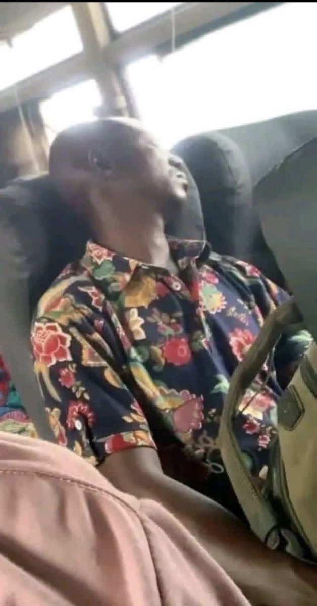 NorrishCEO1's tweet photo. 😭😭Coster bus from Lagos going 2 Onitsha 😭😭😭 God this is 2much to say 😭😭😭 they are your children🚶🏼‍♂️, for crying out loud 💔💔💔💔 A Full loaded coster bus from Lagos 💔💔going to Onitsha 😭💔💔30 passengers including driver sef 💔😭😭 💔😭😭😭😭 https://t.co/PJ9gnugI2f