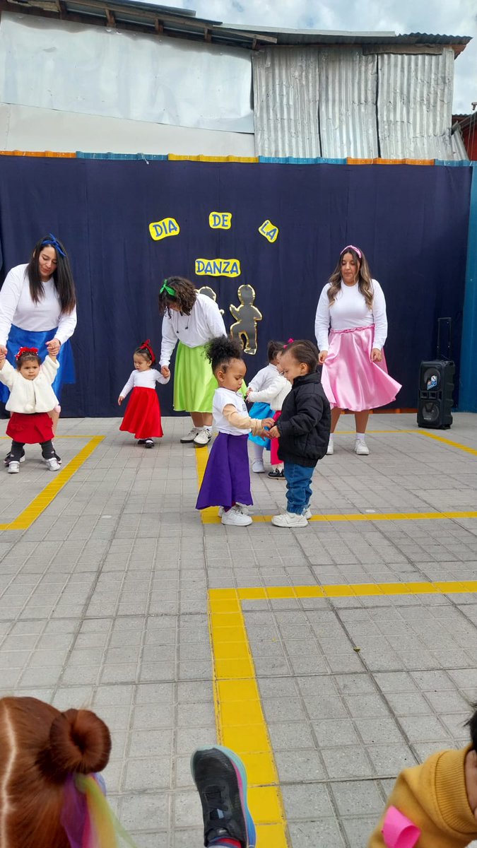 SLEPB's tweet photo. ✅Niños y niñas del jardín infantil Dejando Huellas, celebraron el Día de la Danza🩰 con entretenidas presentaciones artísticas🎶 https://t.co/1IJbyzxv1g