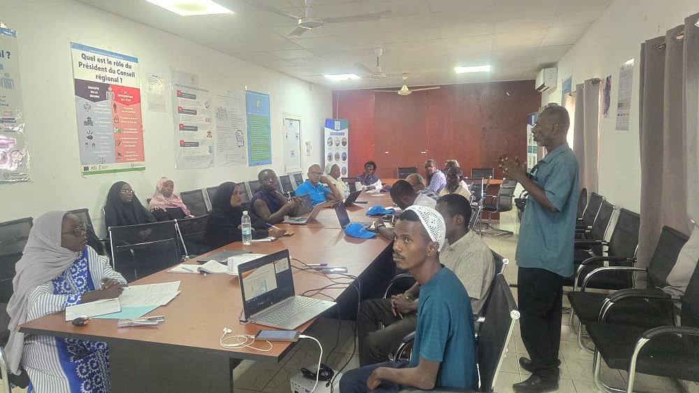 c_obock's tweet photo. Mission conjointe #UNICEF–#AFD à #Obock.

Échanges avec les cadres de Coordination et les structures d’accueil pour favoriser l’insertion des jeunes dans le cadre de la #composante3 du projet #SEFA visant à renforcer les compétences de 100 jeunes (70 filles/30 garçons). https://t.co/znImsptU8j