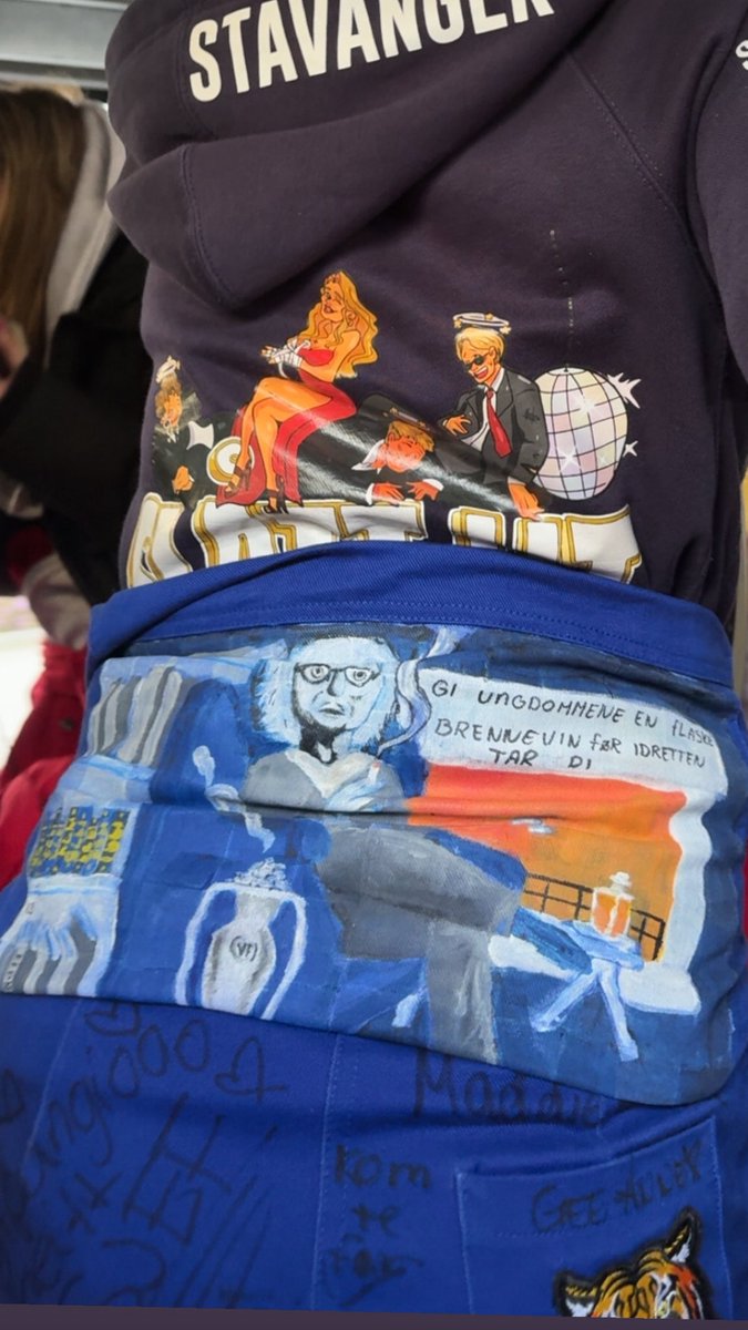 so241007's tweet photo. Årets russedress måtte sjølsagt ha tilknytning t favoritt laget/favoritt hobbyen💙 https://t.co/vF0i1iEzVr