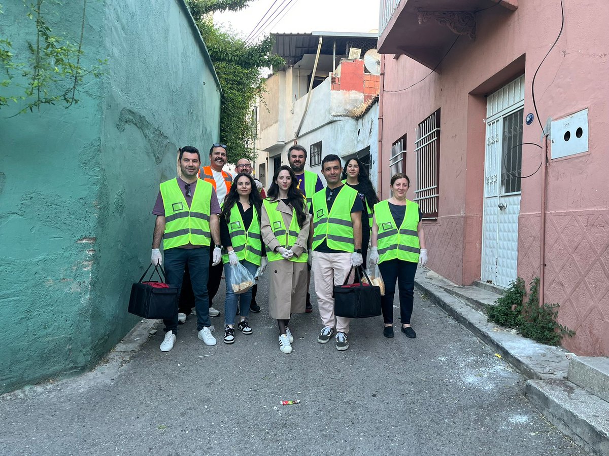 sokakcorbacisi's tweet photo. Bir adım…
Bir selam…
Bir gönül… 

Bugün bizimle gönüllere ulaşan herkese teşekkür ederiz. 🙏

Cumartesi görüşmek üzere… 

#sokakcorbacilari #sibelincorbasi #baskabirdünyamümkün #Vebizodünyayıinşaedeceğiz https://t.co/uUQTn1oa14