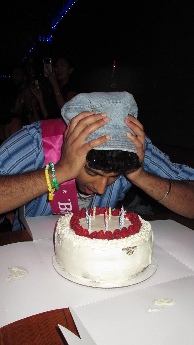 TRAP_CHAIR's tweet photo. Turned 28 smile https://t.co/gLcx22zHRa