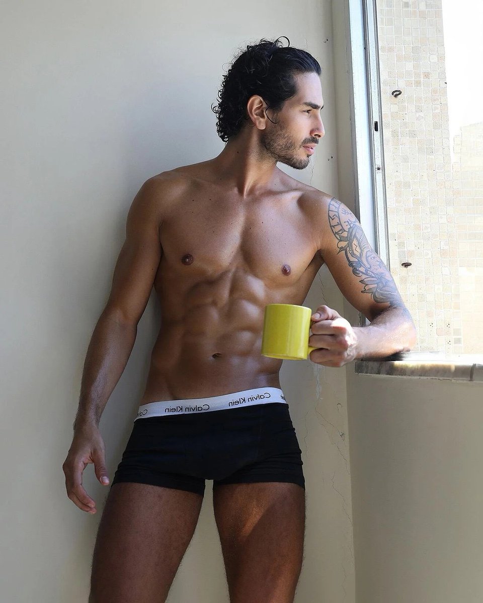 hothunkss's tweet photo. Real men aren’t afraid to be fully naked.

Check cmt See him with no clothes https://t.co/aV1gYzfhmW