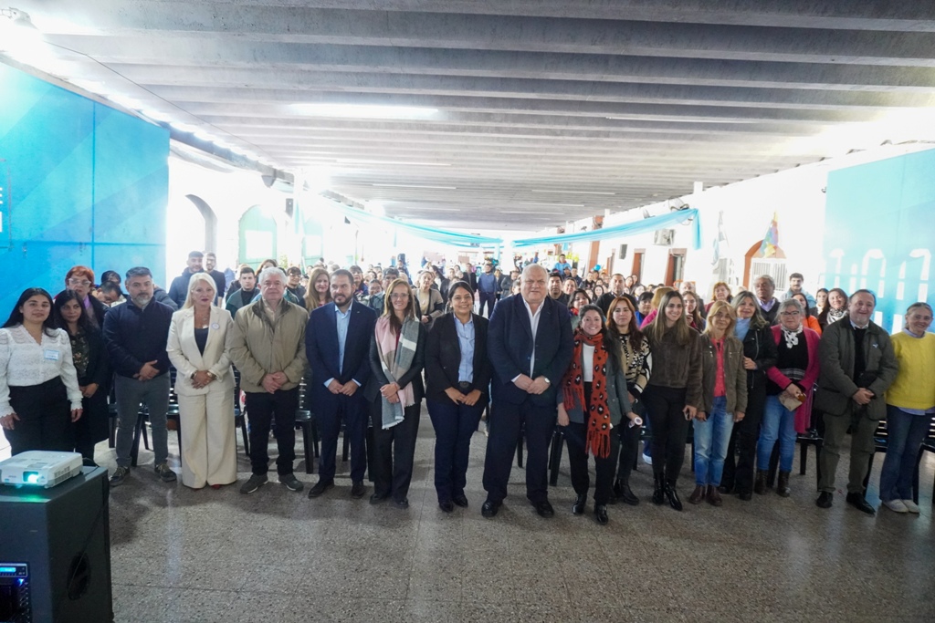 MDSTuc's tweet photo. SE REALIZÓ UNA ACTIVIDAD DE REVISIÓN Y BALANCE DE ACCIONES COMUNITARIAS PROMOVIDAS POR DESARROLLO SOCIAL

Leer la nota completa en 👉https://t.co/IatzCQNPUC https://t.co/lCrbvQB2X7