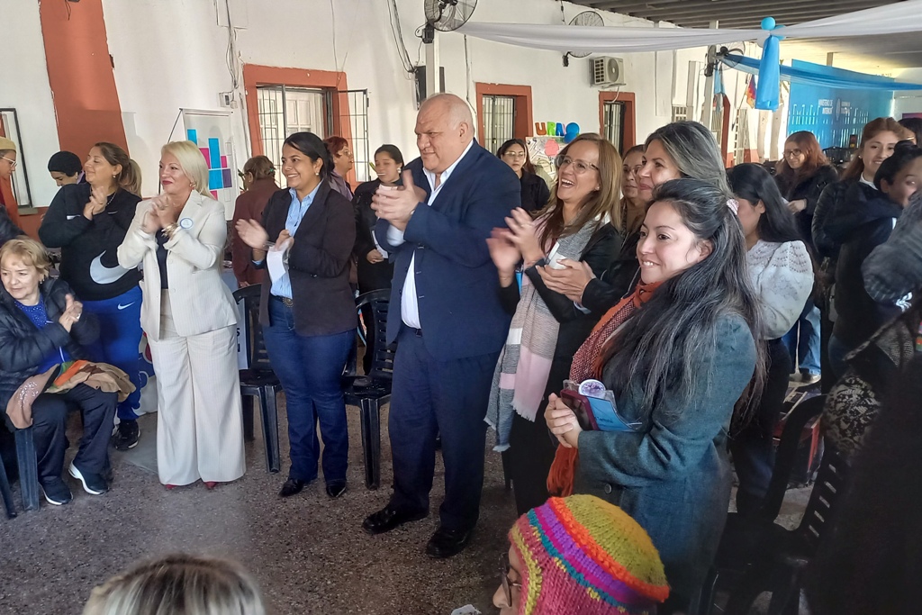 MDSTuc's tweet photo. SE REALIZÓ UNA ACTIVIDAD DE REVISIÓN Y BALANCE DE ACCIONES COMUNITARIAS PROMOVIDAS POR DESARROLLO SOCIAL

Leer la nota completa en 👉https://t.co/IatzCQNPUC https://t.co/lCrbvQB2X7