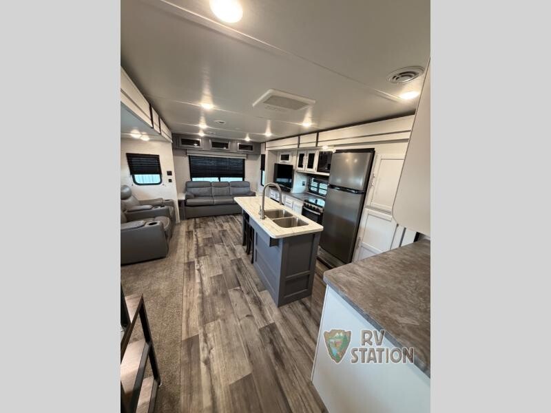 RVSVictoria's tweet photo. Travel farther and camp better in the 2022 CrossRoads Volante 🌄 It’s the perfect setup for unforgettable family getaways.

Check it out! 🔗 https://t.co/IUqduKLVi0

#RVDealer #CrossRoadsVolante #CampingLife #RVAdventure #ExploreMore https://t.co/RTdp7R8u52