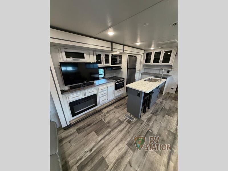 RVSVictoria's tweet photo. Travel farther and camp better in the 2022 CrossRoads Volante 🌄 It’s the perfect setup for unforgettable family getaways.

Check it out! 🔗 https://t.co/IUqduKLVi0

#RVDealer #CrossRoadsVolante #CampingLife #RVAdventure #ExploreMore https://t.co/RTdp7R8u52