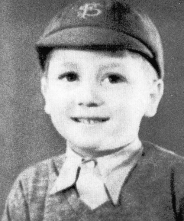 ceofjohnlennon's tweet photo. "The only reason I'm a star is because of my repression. The only reason I went for that is that I wanted to say: 'Now, mummy-daddy, will you love me?'" — John Lennon for Red Mole magazine, February 12, 1971.

📷 © John Lennon for the Dovedale Primary School, 1946. https://t.co/3bMF0dgYbu