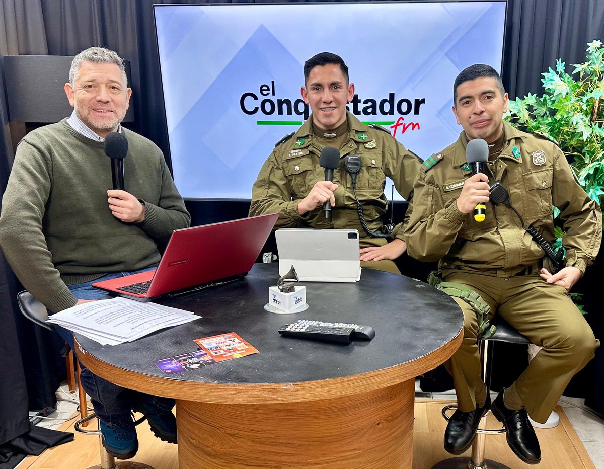 CarabLosRios's tweet photo. 📣 Por 📻 @CqValdivia, Carabineros de la Subcom Oscar Cristi Gallo continúan difundiendo 🗣 campaña para evita estafas telefónicas, cuyas denuncias han aumentado los últimos años, afectando principalmente a adultos mayores. 🔊
#LaPrevenciónEsNuestraEsencia https://t.co/qkZvBdHmLT