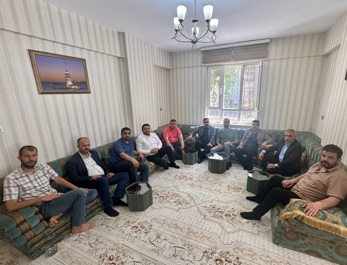 sezaicanbek's tweet photo. Bugün çalışma ofisimizde bizleri ziyaret eden Karaköprü Merkez Mahalle Muhtarlarımız;

•Hasan Gömük
•Mustafa Çetin
•Osman Seydioğlu
•Mustafa Bilgin
•Sedat Özkaya

AK Parti Karaköprü İlçe Meclis Üyemiz Ferhat Çiftçi’ye,
Geçmiş Dönem AK Parti Karaköprü İlçe Gençlik Kolları Başkanımız Mehmet Eriş’e
ve önceki dönem İlçe Başkan Yardımcımız Abdullah Beyaztaş’a nazik ziyaretleri ve samimi sohbetleri dolayısıyla teşekkür ediyorum.

Birlik, beraberlik ve kardeşlik ruhu içerisinde gerçekleşen bu anlamlı buluşmanın hayırlara vesile olmasını temenni ediyor; kıymetli misafirlerimize çalışmalarında başarı ve muvaffakiyetler diliyorum.