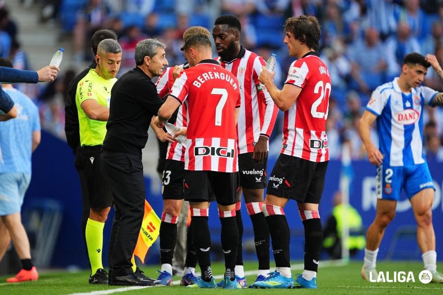 DiiegoCobo's tweet photo. Tal vez lo que era igual en todos los sitios no era la afición del Athletic.

Qué poco orgullo y amor propio.

DANTESCO. https://t.co/GeIuwSsdcU