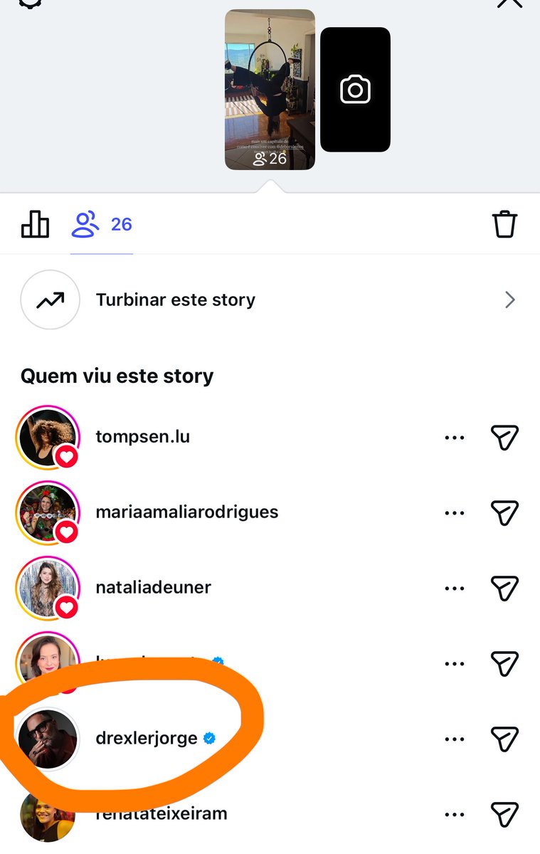 deb00as's tweet photo. hoje simplesmente o jorge drexler viu meu story fazendo uma figura na lira que eu chamo de “foda-se da Gretchen” kkkkkkkkkk https://t.co/242jUvDyXs