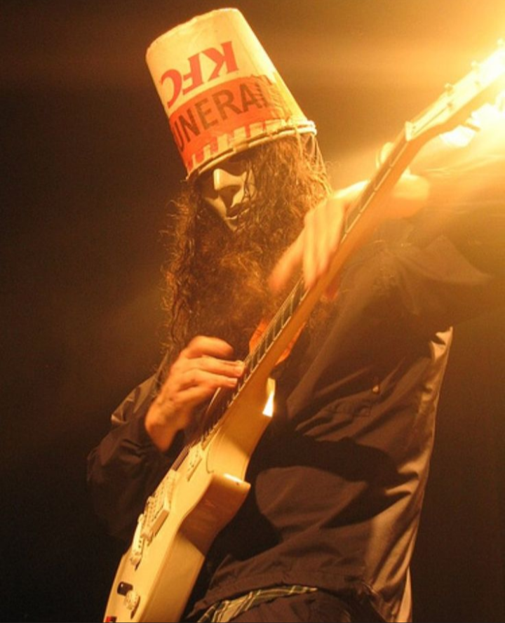 SusanMcEntyre1's tweet photo. Happy Birthday 13 May 1969 Brian “Buckethead” Carroll 🎸🤘🎉🎂 Mask, KFC bucket & insane guitar skills. Even Ozzy 🦇 wanted him! #progressivemetal #instrumentalrock #HeavyMetal #alternativemetal #bluegrass #experimentalrock #avantgardemetal #Buckethead #funk #ambient https://t.co/k56xJZmq0i
