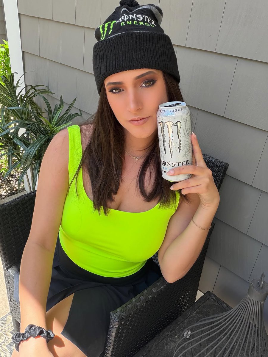SweeetStreamer's tweet photo. Monster girl. https://t.co/pr5YVpmHML