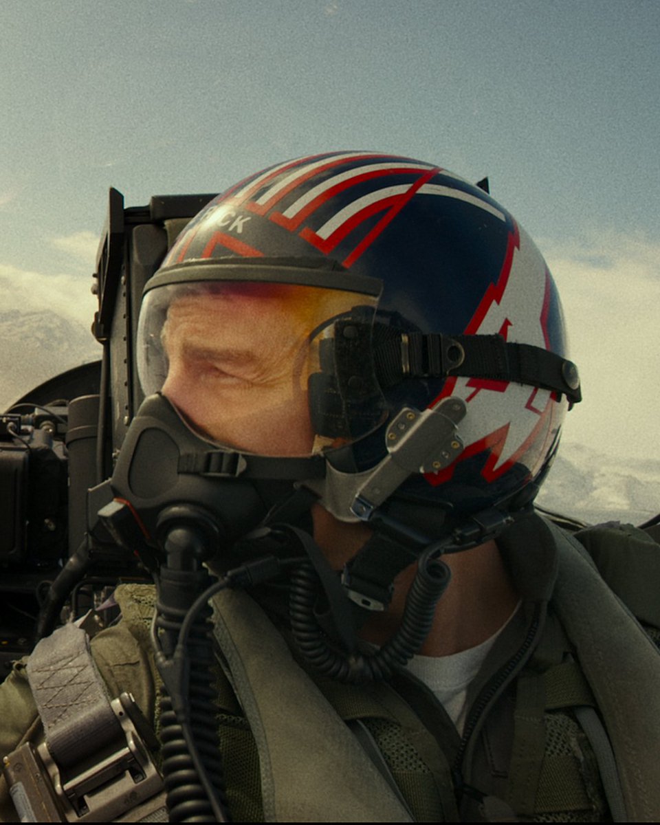 IMAX's tweet photo. Win a Maverick replica helmet SIGNED by Tom Cruise! ⭐️ Must enter by Wed 5/20 11:59pm PT. Open to US residents aged 18 or older only. Official Rules and Entry Form below. Tickets to the Top Gun 40th Anniversary in IMAX available now!

Official Rules: https://t.co/NliSZmJ9gj 
Entry Form: https://t.co/rW5ukhkoaB