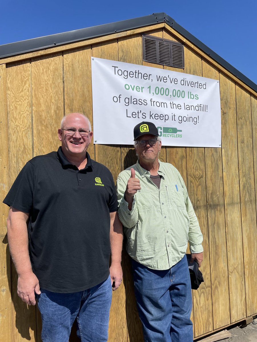 ChooseGlass's tweet photo. Excited to celebrate a huge milestone for our eastern Washington glass hub partner, Big Recyclers, collecting their 1 millionth pound of glass! 🎉♻️ https://t.co/0ipddNtVyR
